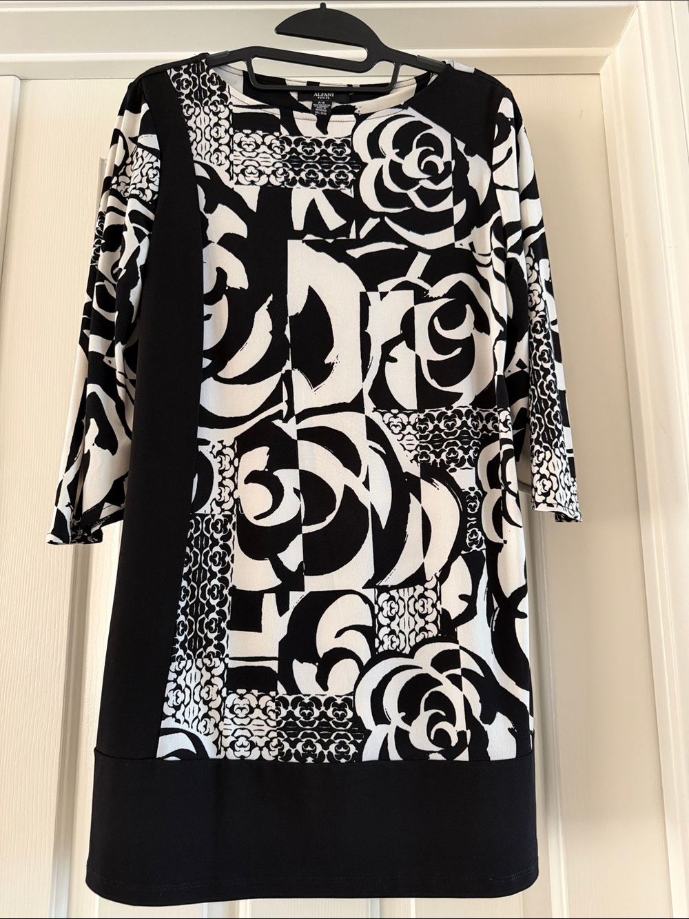 Alfani Black and White Graphic Floral Long-Sleeve Shift Dress